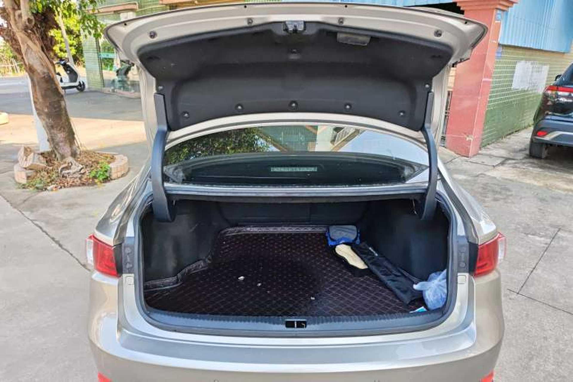 Used Lexus IS 2015 200t F SPORT Trunk