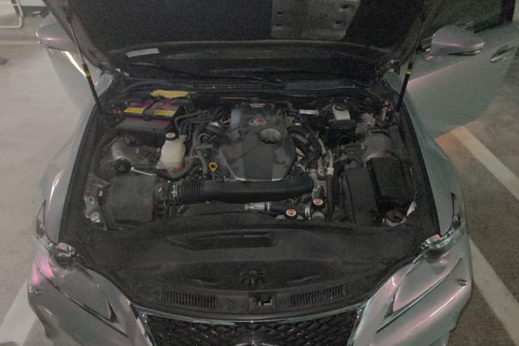 Used Lexus IS 2015 200t F SPORT Engine Bay