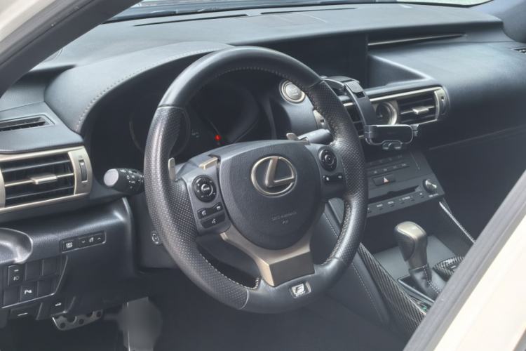 Used Lexus IS 2015 200t F SPORT Interior 3