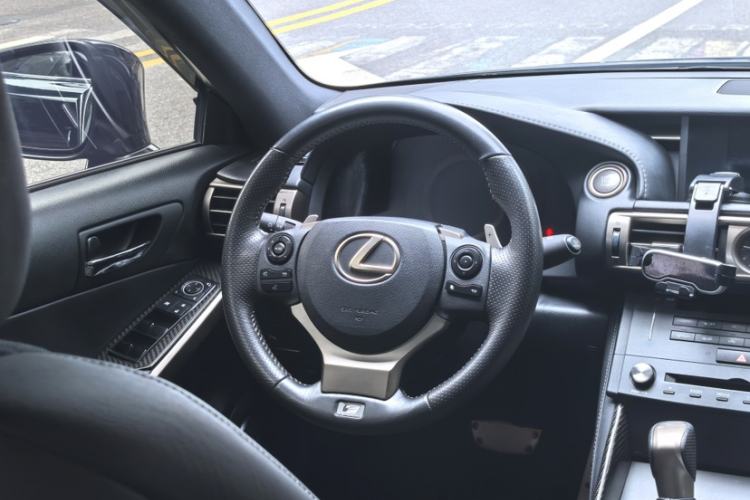 Used Lexus IS 2015 200t F SPORT Interior 4