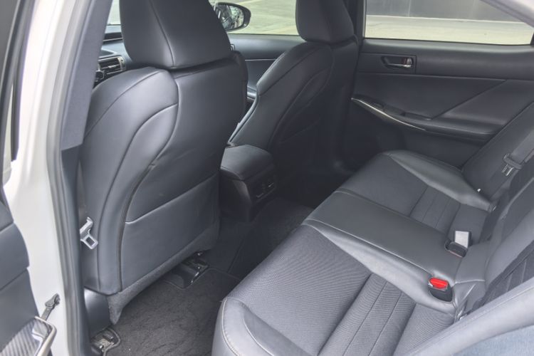 Used Lexus IS 2015 200t F SPORT Interior 8