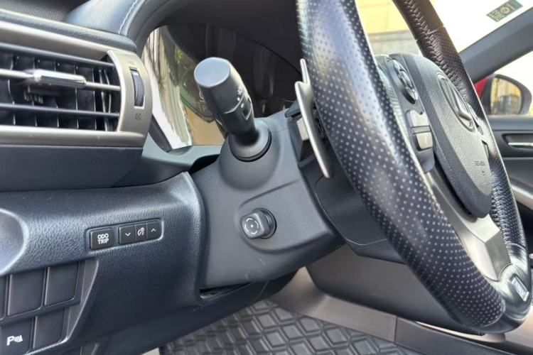 Used Lexus IS 2015 200t F SPORT Interior 8