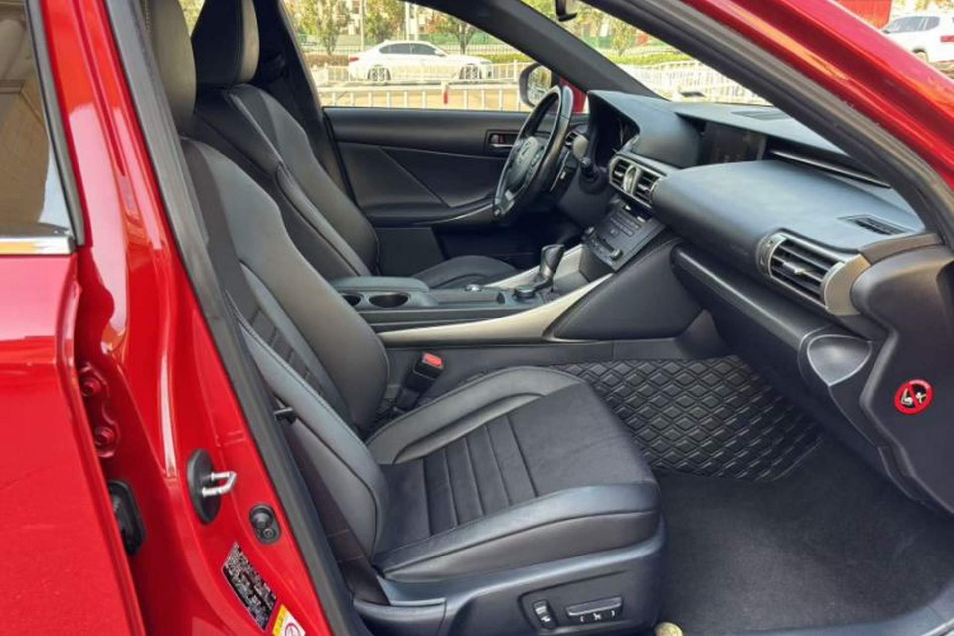 Used Lexus IS 2015 200t F SPORT Interior 9