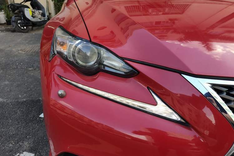 Used Lexus IS 2015 200t F SPORT Right Front Headlight