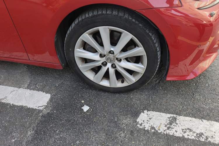 Used Lexus IS 2015 200t F SPORT Right Front Wheel Hub