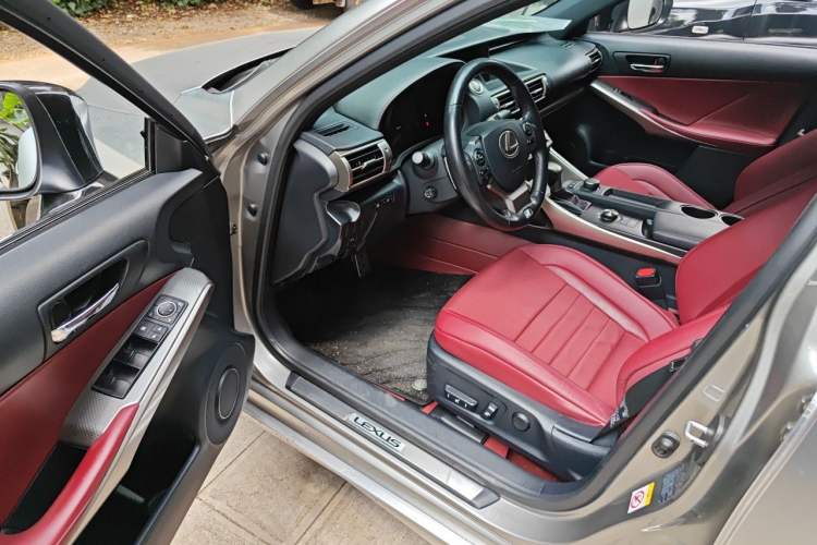 Used Lexus IS 2015 200t F SPORT Driver Seat