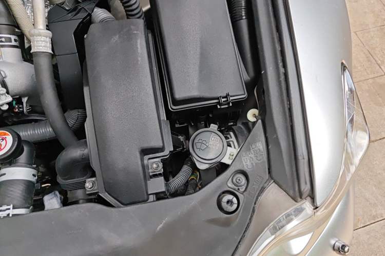 Used Lexus IS 2015 200t F SPORT Engine Bay Left