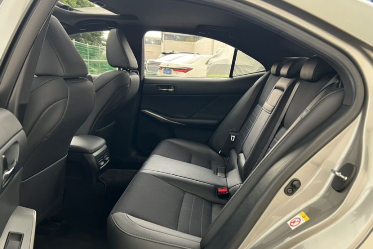 Used Lexus IS 2015 200t F SPORT Interior 5