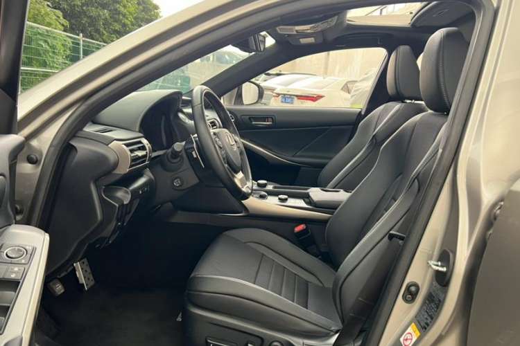 Used Lexus IS 2015 200t F SPORT Interior 9