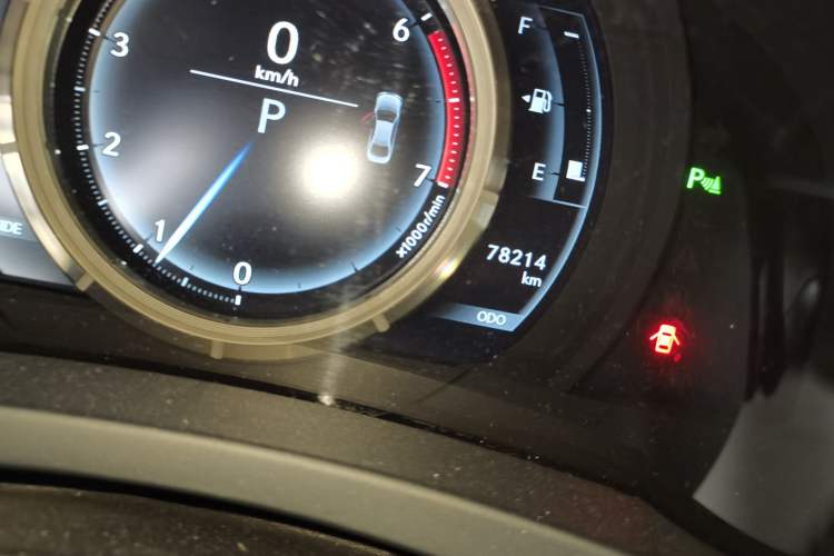Used Lexus IS 2015 200t F SPORT Odometer Close Up