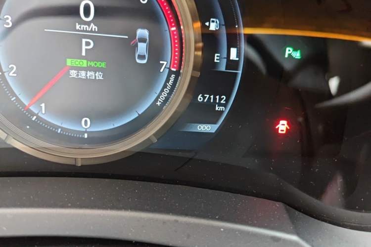 Used Lexus IS 2015 200t F SPORT Odometer Close Up