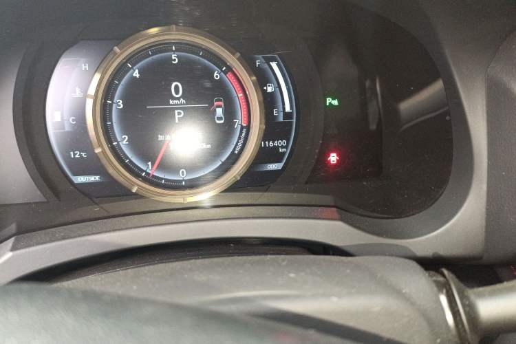 Used Lexus IS 2015 200t F SPORT Odometer Close Up