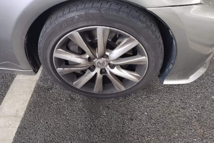 Used Lexus IS 2015 200t F SPORT Right Front Wheel Hub
