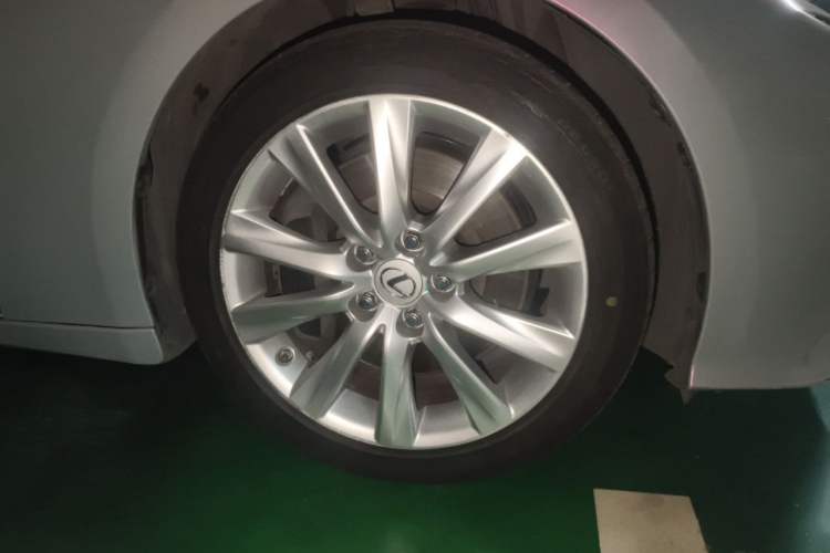 Used Lexus IS 2015 200t F SPORT Right Front Wheel Hub