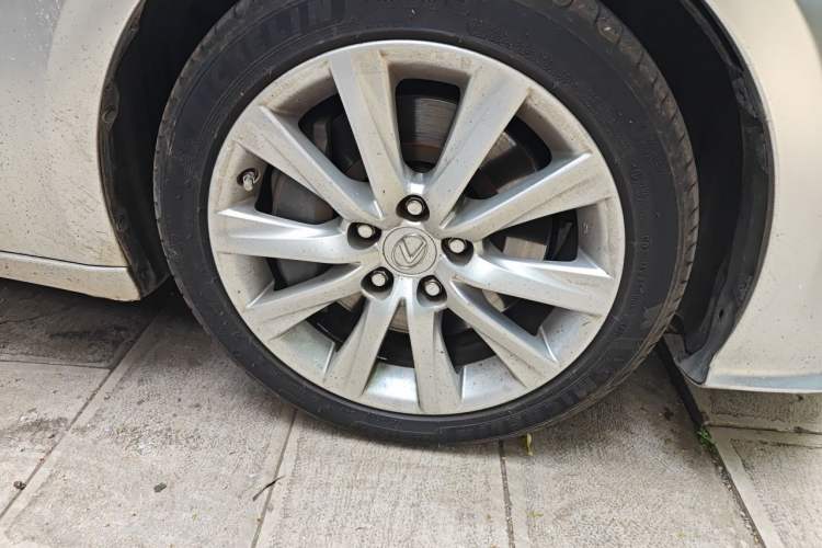 Used Lexus IS 2015 200t F SPORT Right Front Wheel Hub