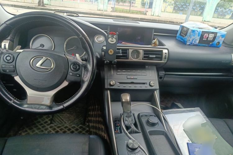 Used Lexus IS 2015 200T Leading Edition Center Console