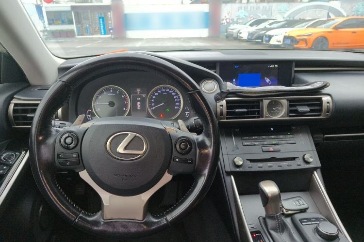 Used Lexus IS 2015 200T Leading Edition Center Console