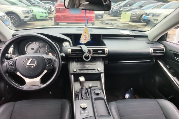 Used Lexus IS 2015 200T Leading Edition Center Console