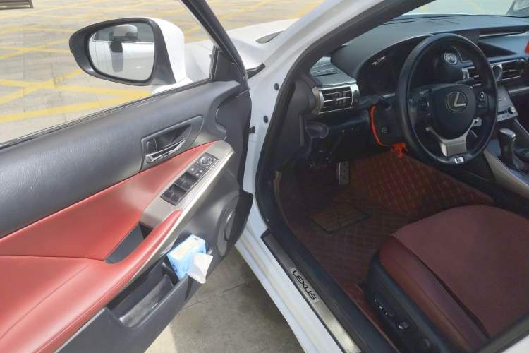 Used Lexus IS 2015 200t F SPORT Driver Seat