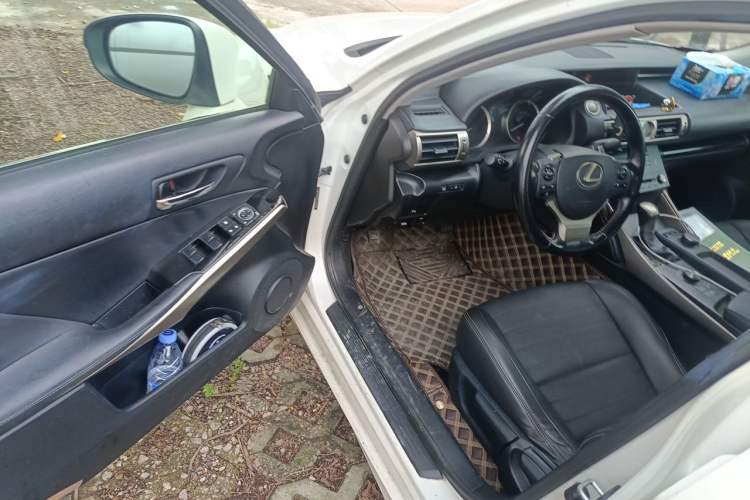 Used Lexus IS 2015 200T Leading Edition Driver Seat
