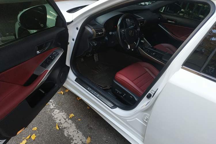 Used Lexus IS 2015 200t F SPORT Driver Seat