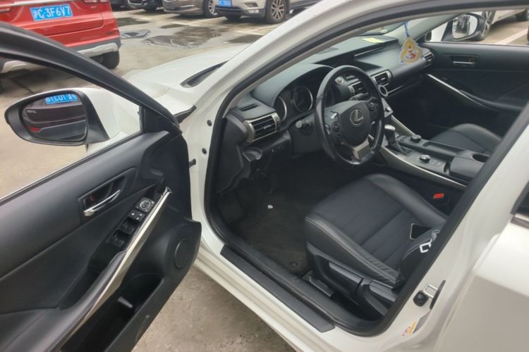 Used Lexus IS 2015 200T Leading Edition Driver Seat