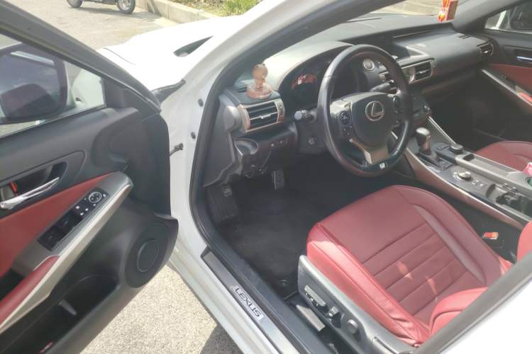 Used Lexus IS 2015 200t F SPORT Driver Seat