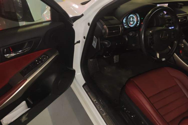 Used Lexus IS 2015 200t F SPORT Driver Seat
