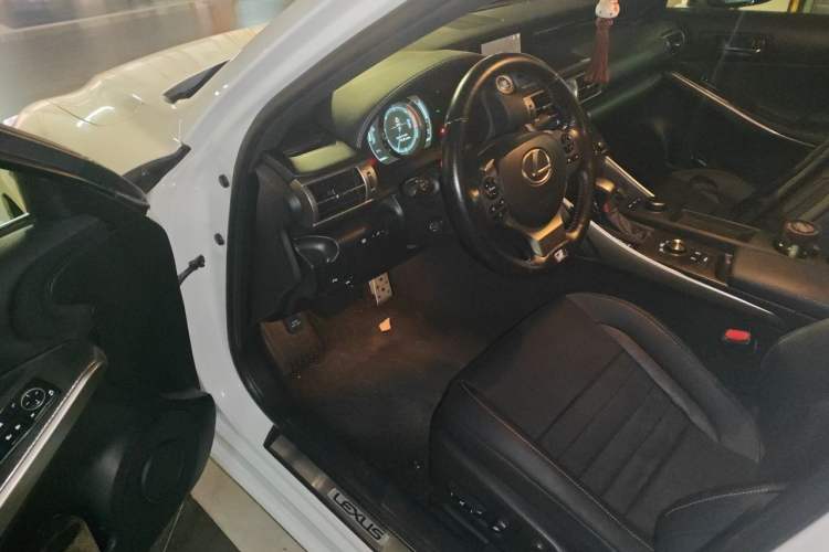 Used Lexus IS 2015 200t F SPORT Driver Seat