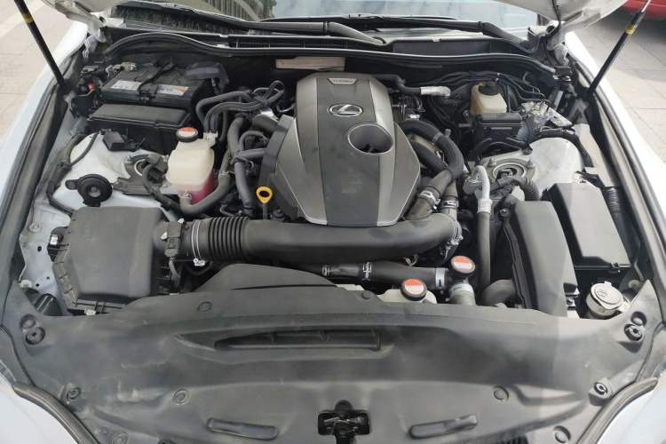 Used Lexus IS 2015 200t F SPORT Engine Bay