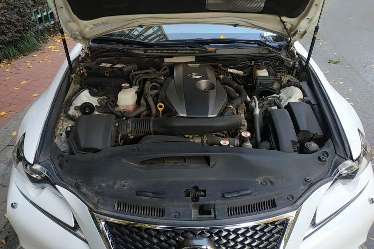 Used Lexus IS 2015 200t F SPORT Engine Bay