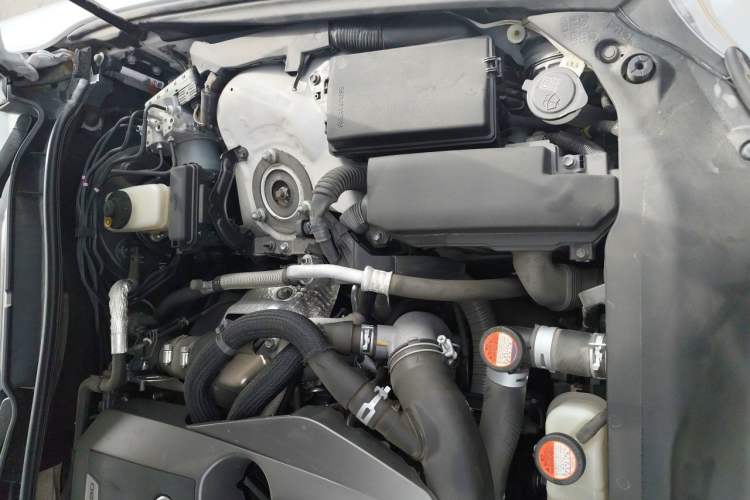 Used Lexus IS 2015 200t F SPORT Engine Bay Left