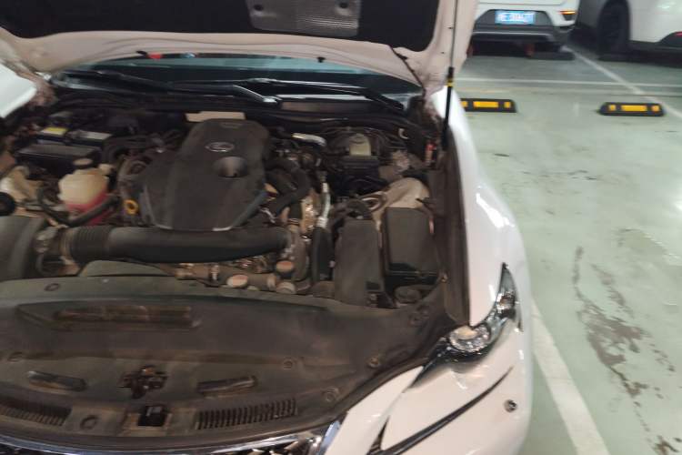 Used Lexus IS 2015 200t F SPORT Engine Bay Left