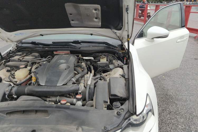 Used Lexus IS 2015 200T Leading Edition Engine Bay Left