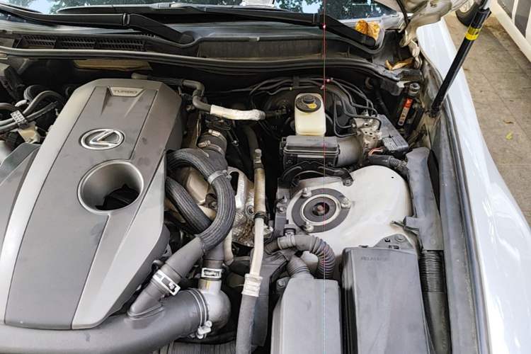 Used Lexus IS 2015 200t F SPORT Engine Bay Left