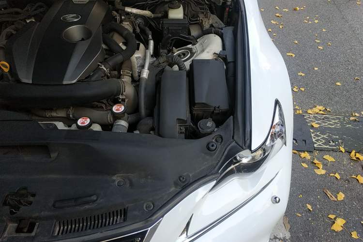 Used Lexus IS 2015 200t F SPORT Engine Bay Left
