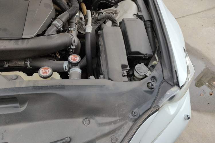 Used Lexus IS 2015 200t F SPORT Engine Bay Left