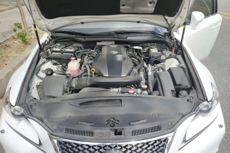 Used Lexus IS 2015 200t F SPORT Engine Bay