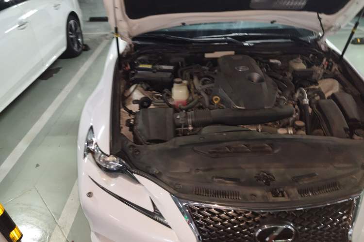 Used Lexus IS 2015 200t F SPORT Engine Bay Right