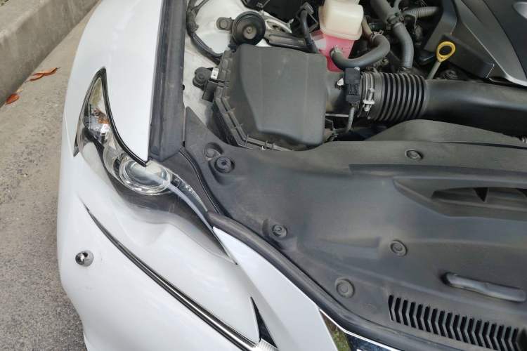 Used Lexus IS 2015 200t F SPORT Engine Bay Right