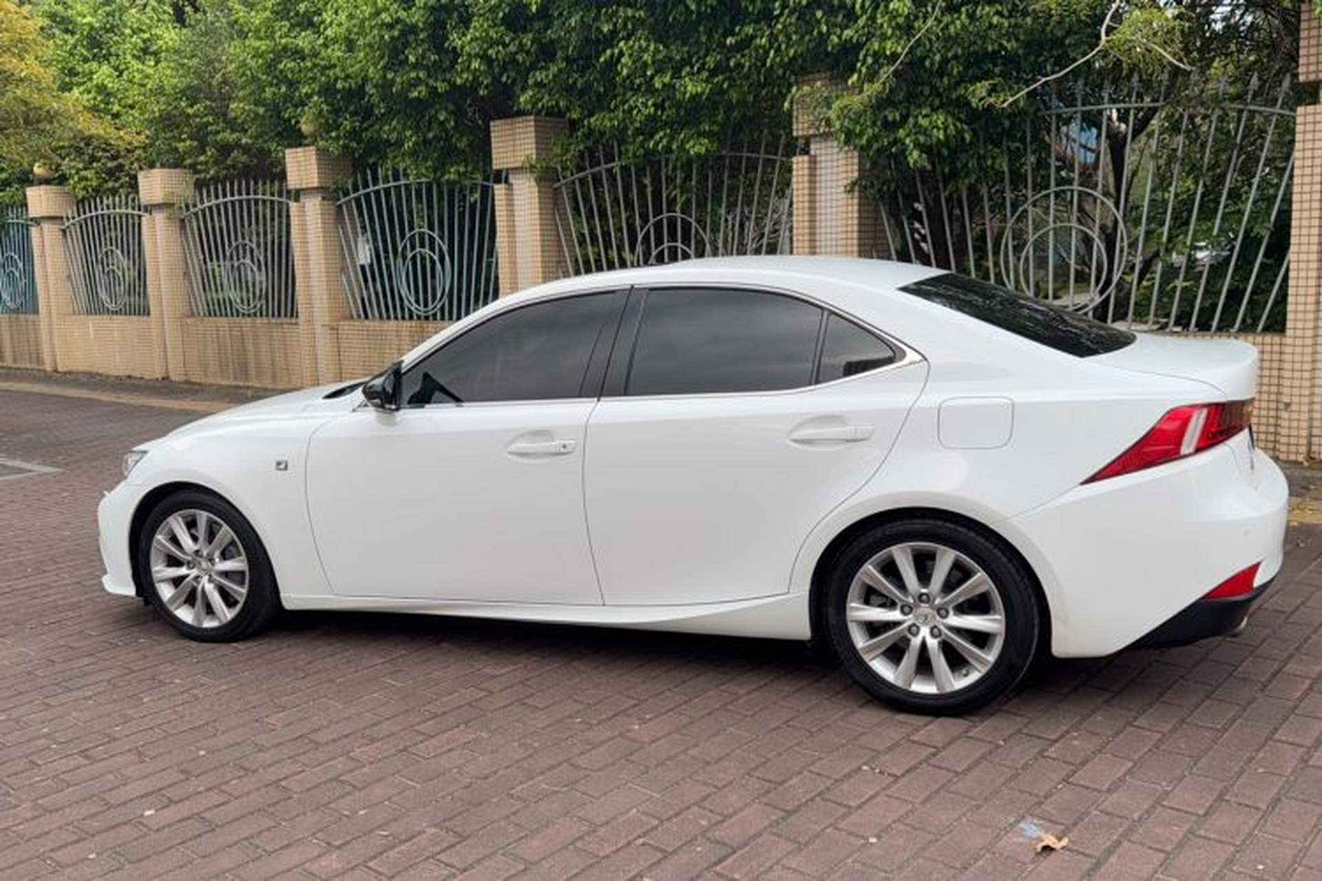Used Lexus IS 2015 200t F SPORT Exterior 1