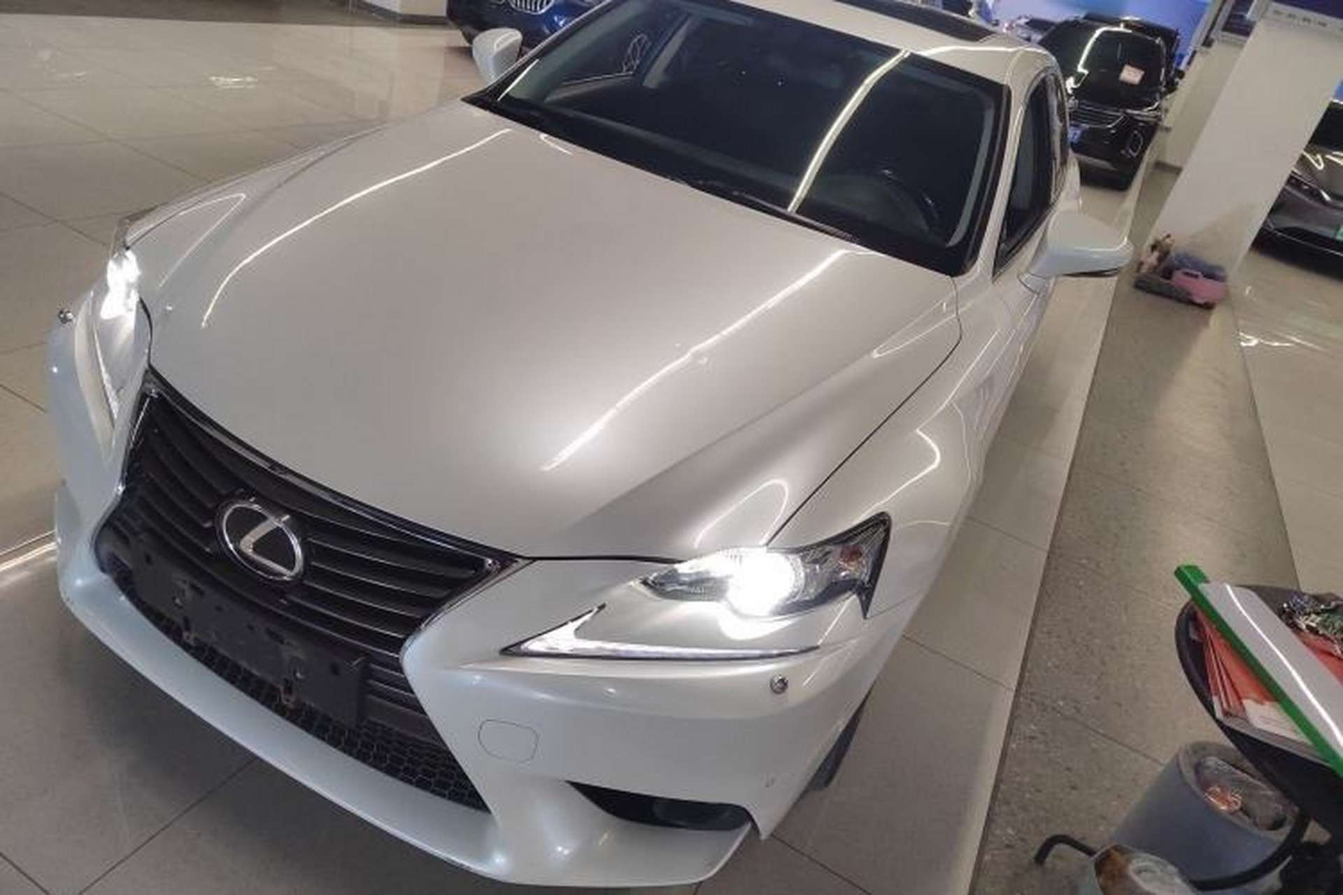 Used Lexus IS 2015 200T Fēngshàng Edition Front Left 45 Deg