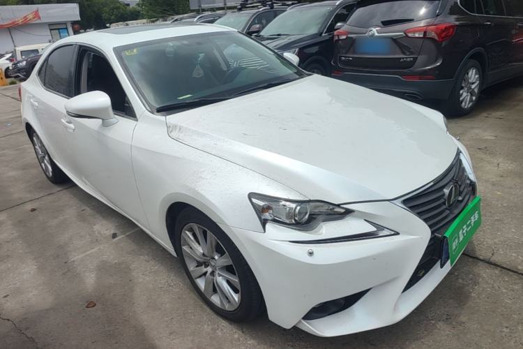 Used Lexus IS 2015 200T Leading Edition Front Right 45 Deg
