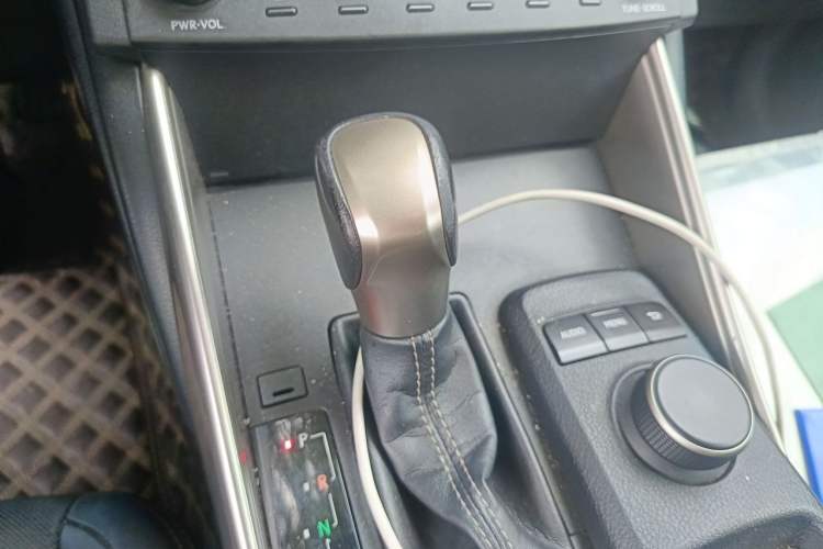 Used Lexus IS 2015 200T Leading Edition Gear Lever