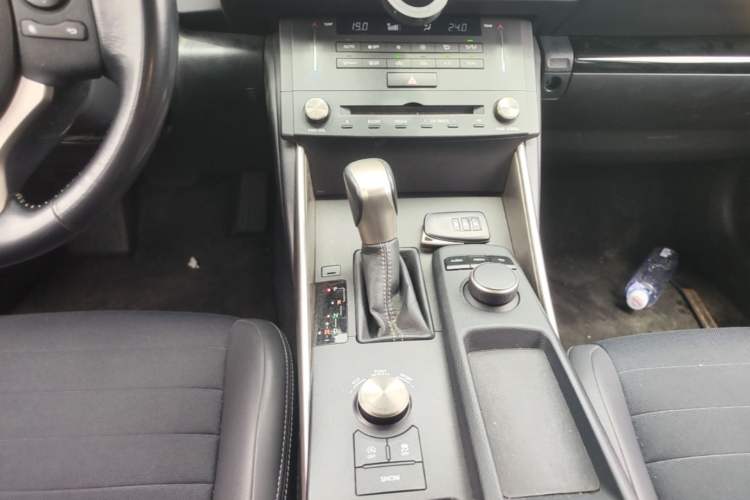 Used Lexus IS 2015 200T Leading Edition Gear Lever