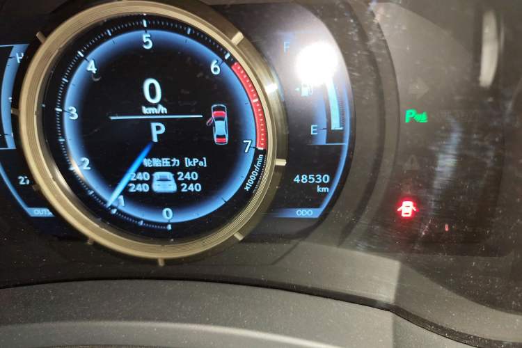 Used Lexus IS 2015 200t F SPORT Odometer Close Up