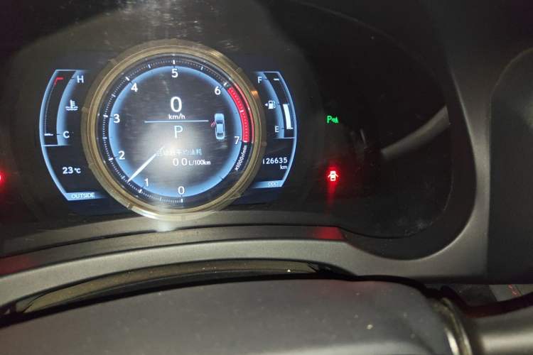 Used Lexus IS 2015 200t F SPORT Odometer Close Up