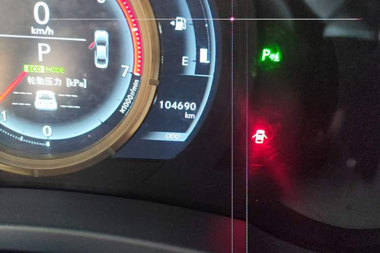 Used Lexus IS 2015 200t F SPORT Odometer Close Up