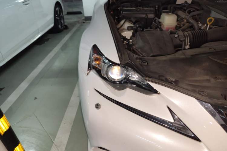 Used Lexus IS 2015 200t F SPORT Right Front Headlight