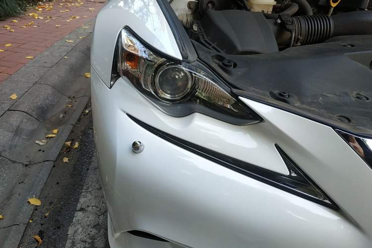 Used Lexus IS 2015 200t F SPORT Right Front Headlight